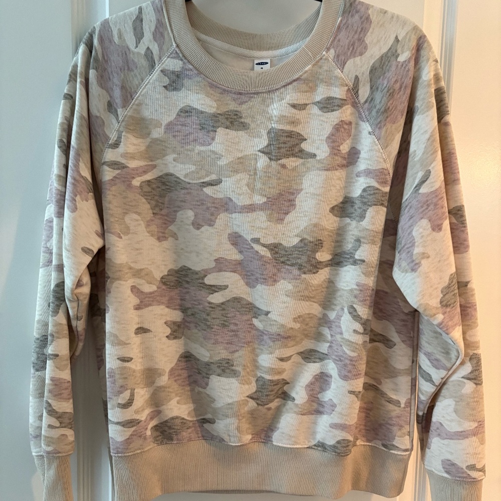 GAP Women's pink/green camp sweater Size Medium